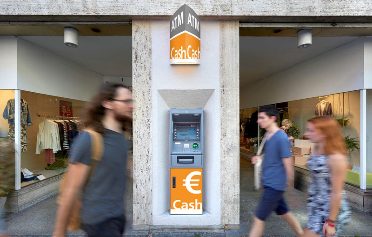 In eine Außenwand integrierter IC Cash Geldautomat